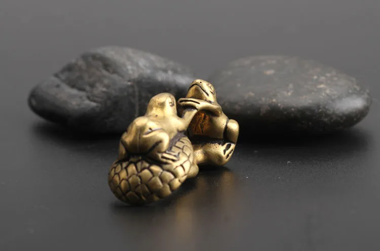 Античная медь рукопожатие лягушки миниатюрные статуэтки винтажные латунные статуя животного маленькие украшения гостиной настольные украшения