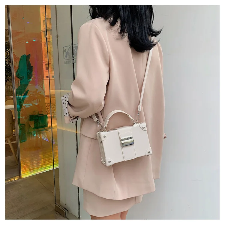 JIULIN Foreign gas woman new Korean version 100 shoulder slant handbag fashion Leisure lexury rivets leisure box bag