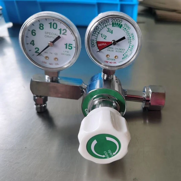 

Medical use CGA540 oxygen regulator with DISS outlet to connect humidifier