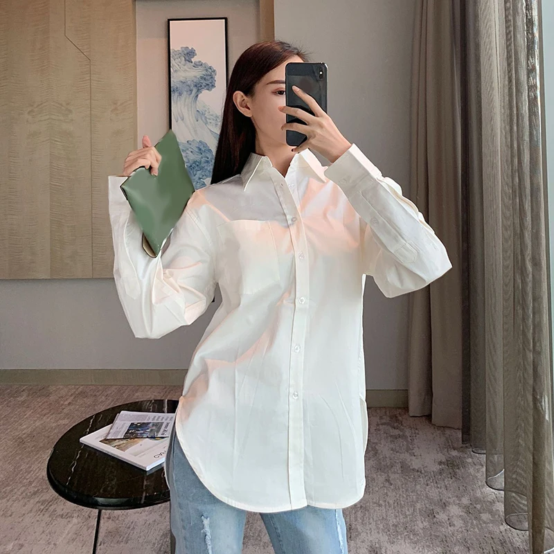 TWOTWINSTYLE корейские белые женские рубашки воротник с лацканами с длинным рукавом сбоку сплит женская рубашка блузка осень оверсайз Мода Новинка