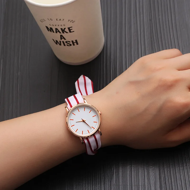 Hot Fashion Lovers Watches Men Women Casual Leather Strap Quartz Watch Women s Dress Couple Watch 2