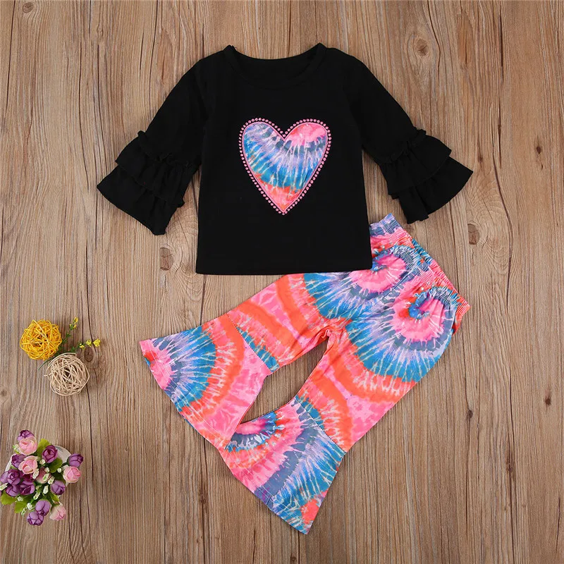 

Fashionable Child's Suit Long Sleeve Round Neck Top with Heart Pattern Long Colorful Trousers for Autumn and Spring