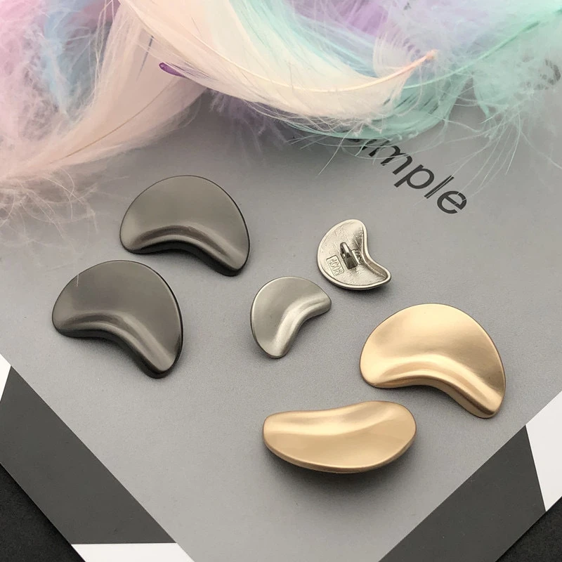 10pcs Fashion Moon Shape Metal Buttons for Clothes Black Gold Buttons for Coat Sewing Accessories Overcoat Decorative Buttons
