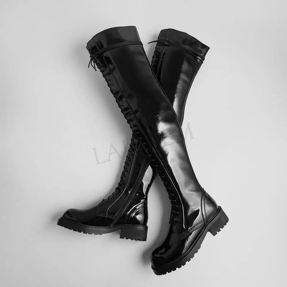 LAIGZEM/женские ботфорты выше колена; расклешённые матовые лакированные сапоги до бедра на низком каблуке с молнией; Zapatos de Muje; Размеры 33, 38, 39, 40 - Цвет: LGZ909 Black Patent