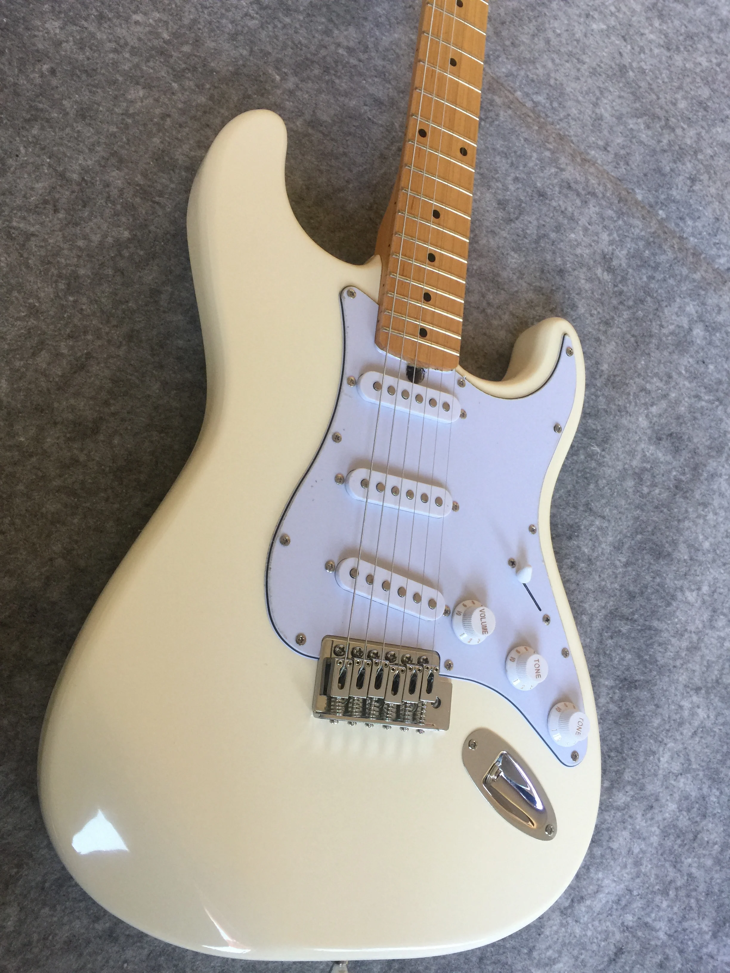 

Electric Guitar/Milk White Guard Beautiful High Quality Guitar/Customizable Chinese Electric Guitar