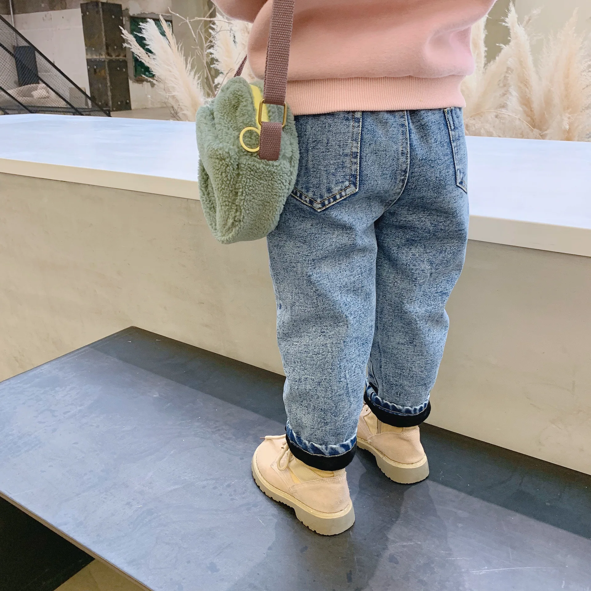 Новое поступление; Сезон Зима; корейский стиль; хлопковые модные Утепленные длинные джинсы-шаровары для маленьких девочек и мальчиков
