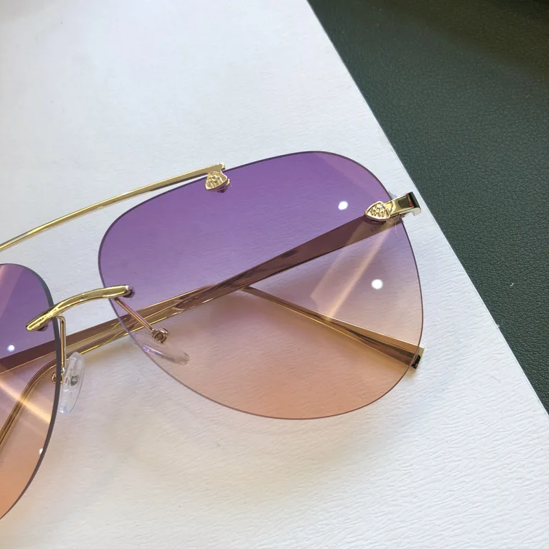 14047406573_1820445784