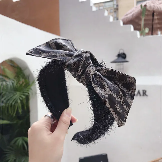 Корейские Зимние новые леопардовые банты из искусственного меха, повязки для волос для женщин, модные аксессуары для волос, держатели головных уборов