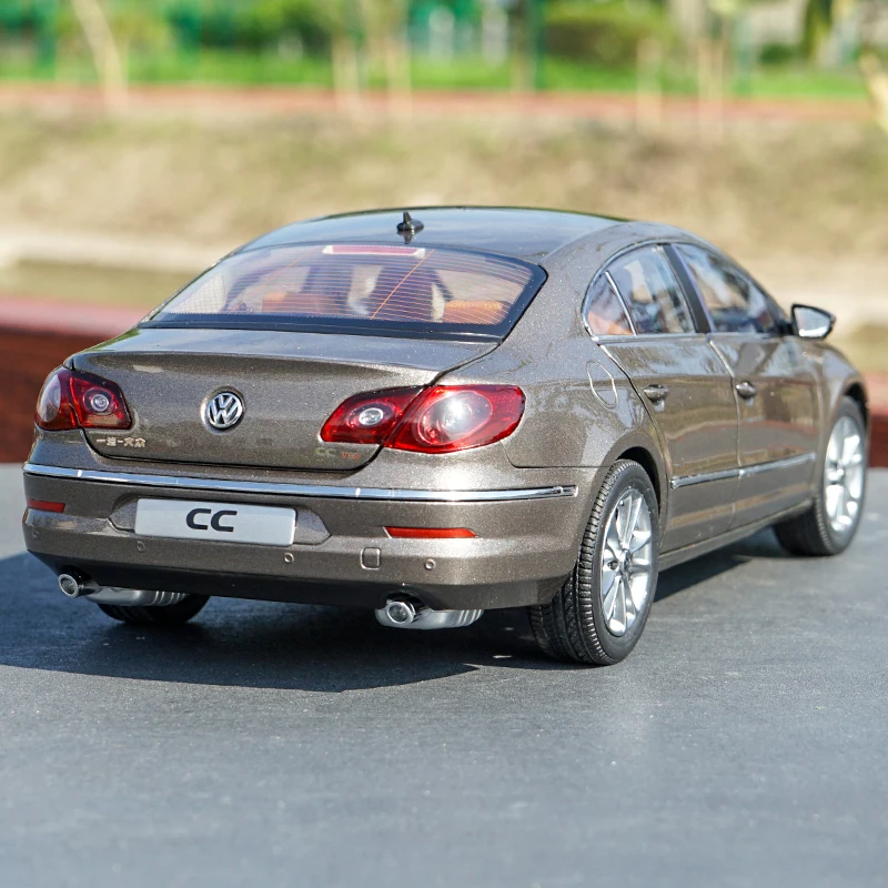 Авторизованный завод литья под давлением 1:18 VW magotan CC классический игрушечный автомобиль модели для подарка, коллекция