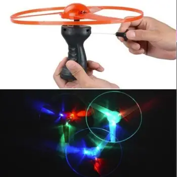 

Funny UFO LED Light Stay Wire Color Random Beautiful Outdoor Luminous Flying DIY Handle Flash Plastic Spinning Flyer for Kids