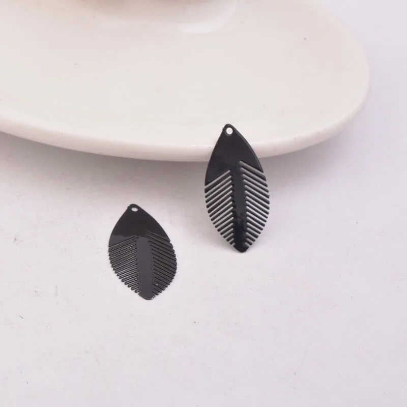 Black 50 шт. AC111136 13*26 мм Листья Шарм DIY серьги подвеска фурнитура для женщин Bijoux - Окраска металла: Black