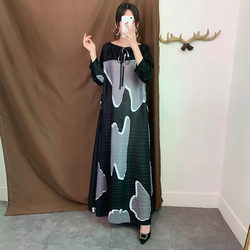 

Plus Size Dress Long 2019 Women Autumn Fashion Printed Round Neck Three Quarter Sleeves Loose Casual Miyake Pleated Dress Female