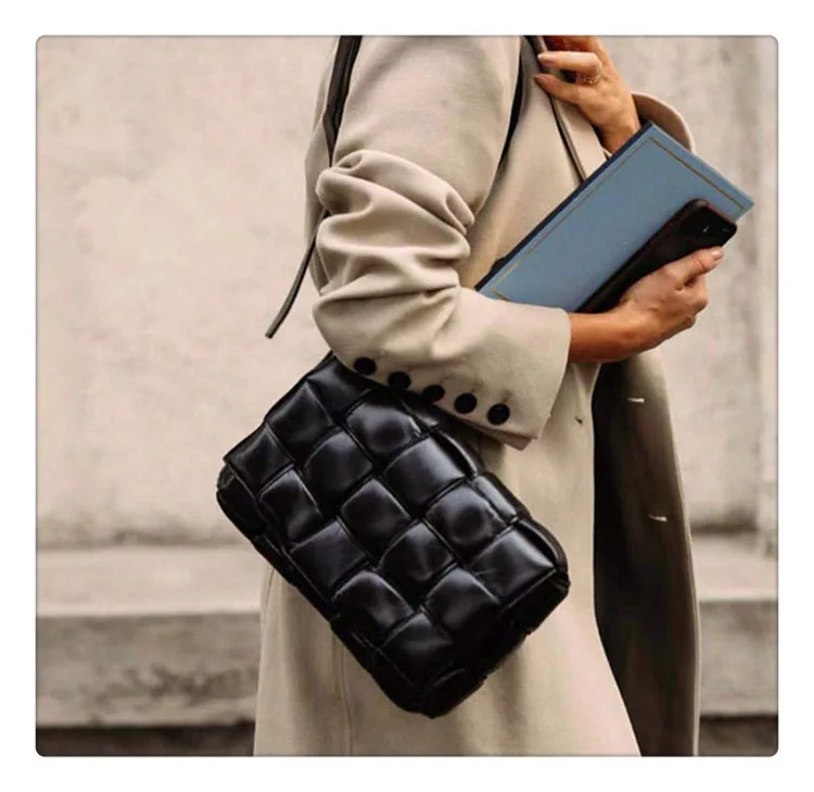 

2019 Split Small Square Lattice Woman