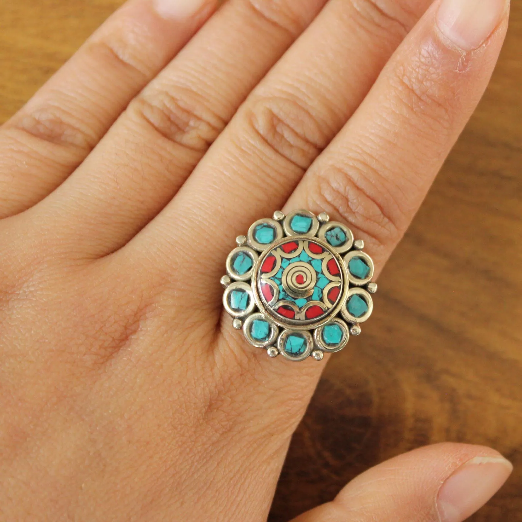 

RG009 Nepal India Jewelry Beautiful Women Flower Ring Bohemia Tibetan Metal Copper Colorful Stone Rings New Arrival