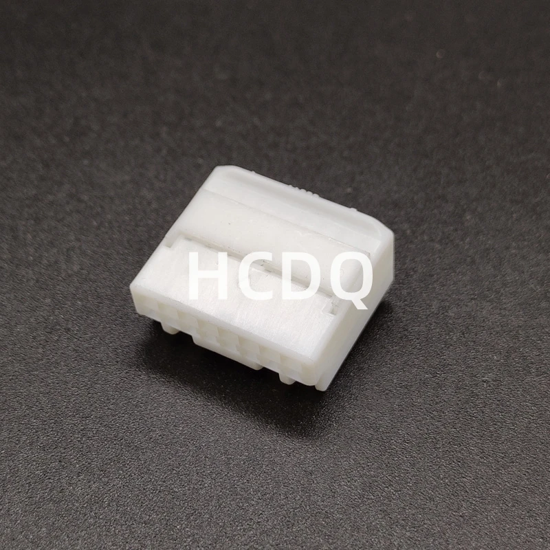 The original 90980-11989 8PIN Female automobile connector plug shell and connector are supplied from stock
