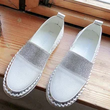 Весенняя модная обувь на платформе; кожаная обувь на плоской подошве; Повседневные слипоны с блестками; женская обувь на плоской подошве; удобные женские туфли; цвет белый, черный; водонепроницаемые мокасины на плоской подошве