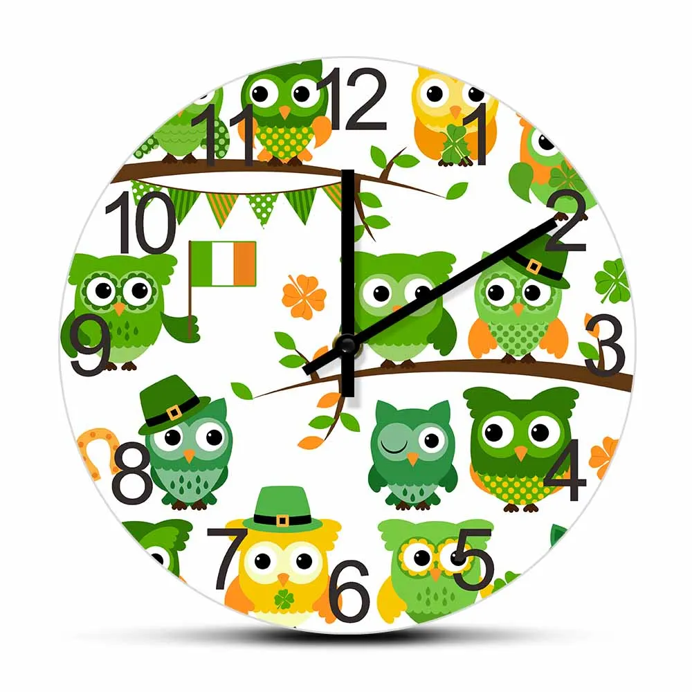 

Saint Patrick's Day Themed Owls Wall Clock Baby Owl Bird Shamrock Silent Clock Watch For Living Room Irish Home Decor Timepieces