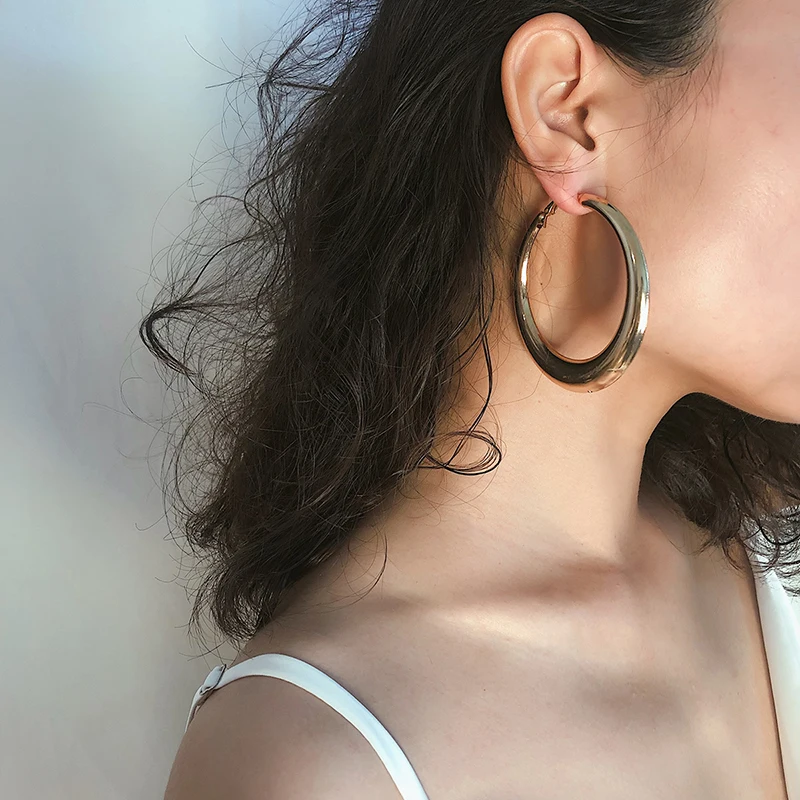 

Big Round Hoop Earrings For Women Gold Color Punk Female Ear Loop Geometric Hyperbole Fashion Party Wedding Ear Jewelry New 2019