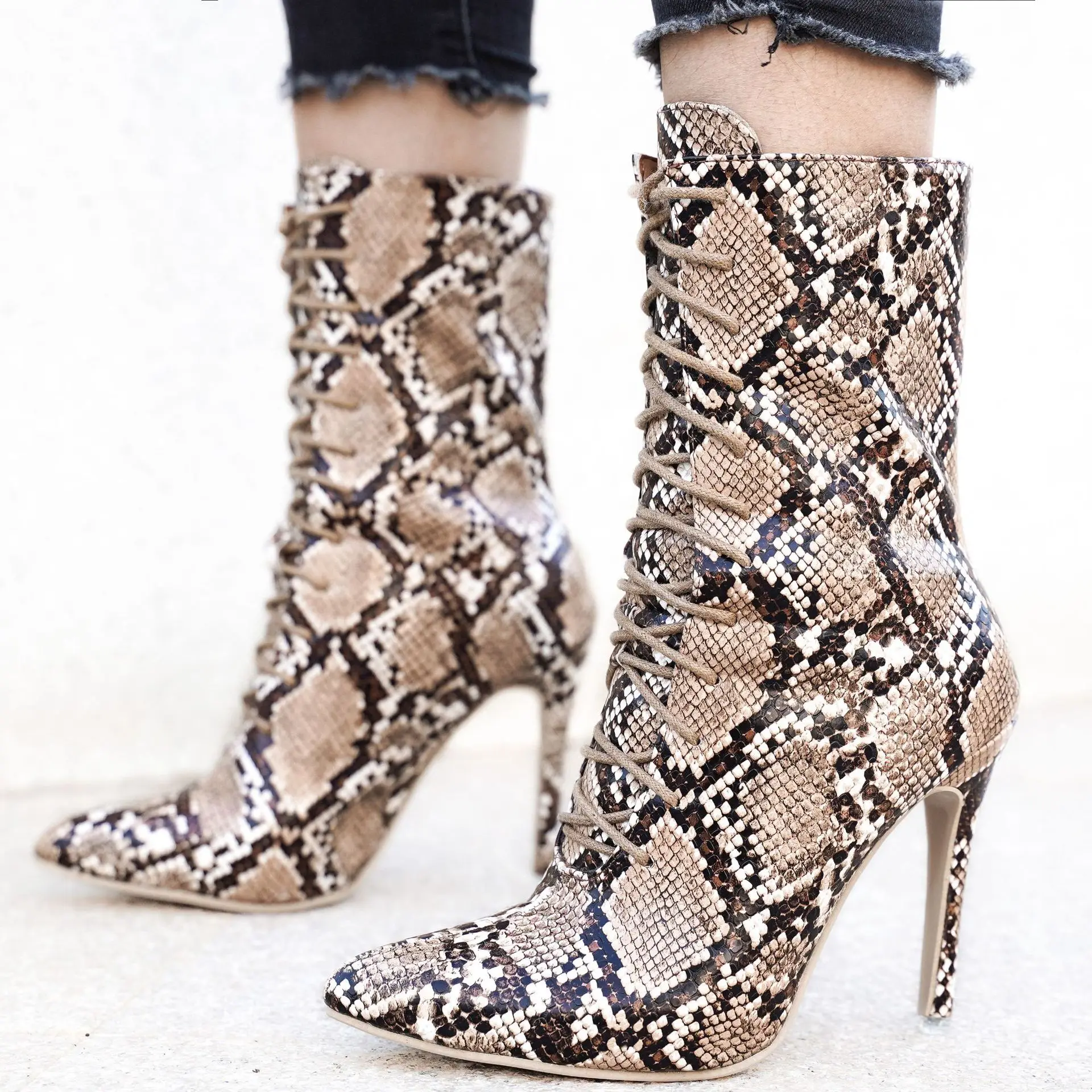 

Snake Boots Shoes Woman Europe And America Large Size Women's Boots Snakeskin Pointed-Toe Lace-up Women's Boots 41 Yards