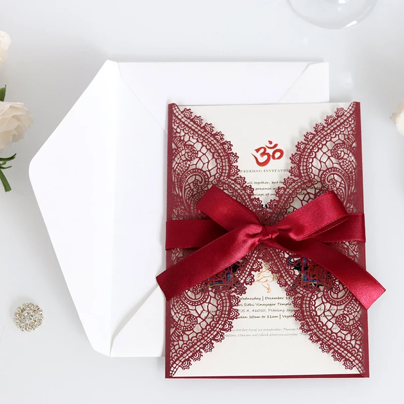 100 шт лазерная резка Кружева свадебные приглашения с цветами открытки элегантные поздравительные открытки с лентой на день рождения свадьбы