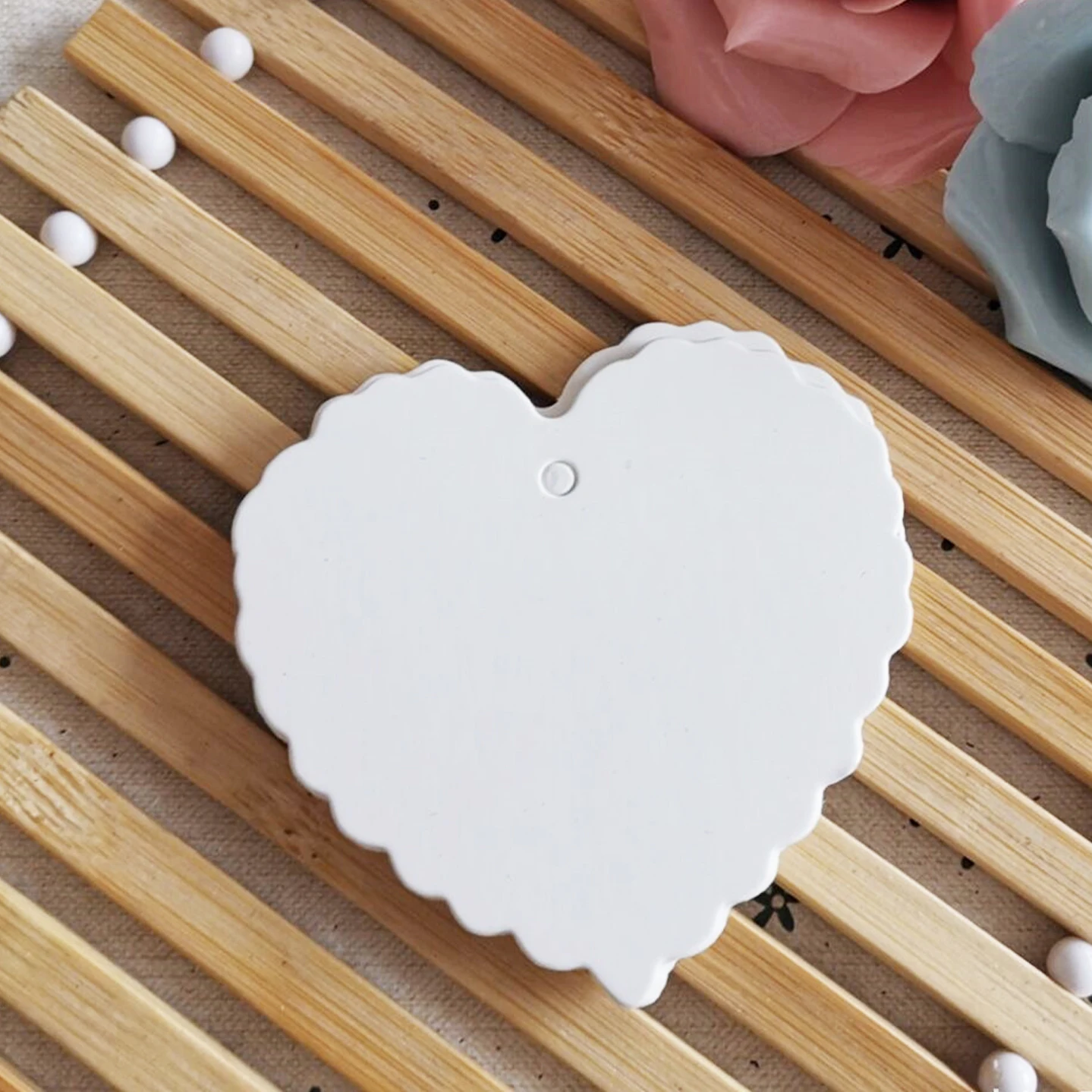 50pcs 5.5x5.8cm Labels Paper Card Hang Tags Love Heart Blank Kraft Cards for Jewelry Packaging DIY Wedding Party Couples Gifts