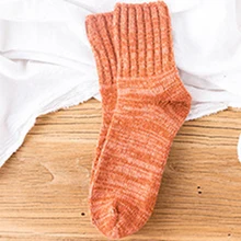 1 пара повседневных удобных для кожи повседневных случайных цветов эргономичных сплошной средней трубки мягкие легкие эластичные осенне-зимние женские носки