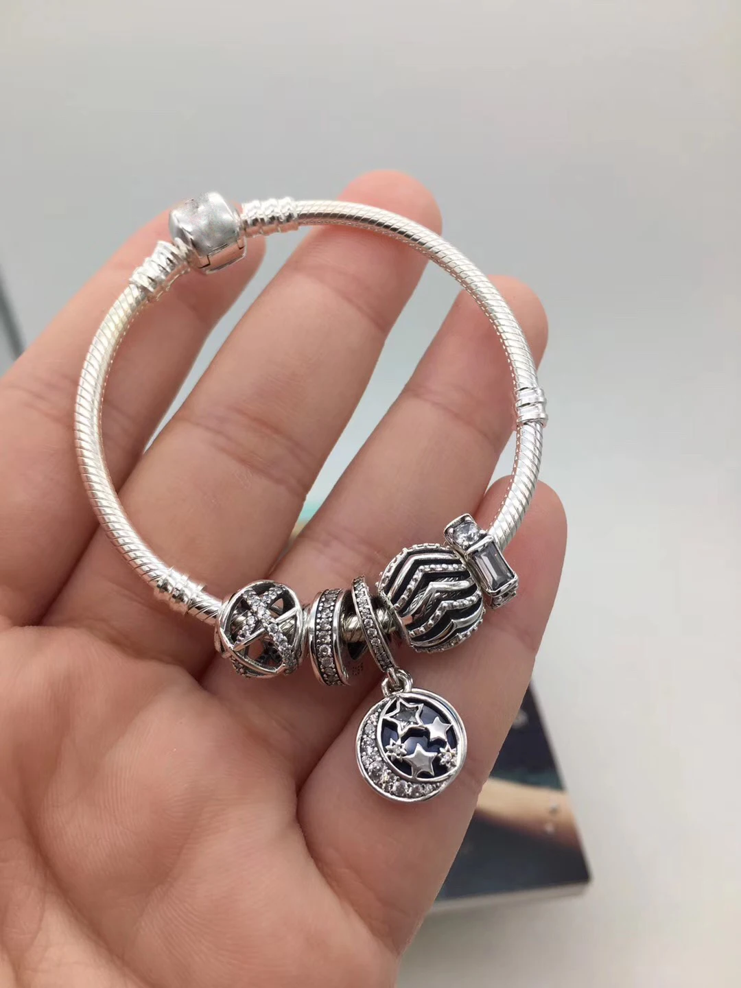 

Keris Store High Quality 1:1 100%925 Sterling Silver Niche Design Star & Moon Bracelet Free Shipping