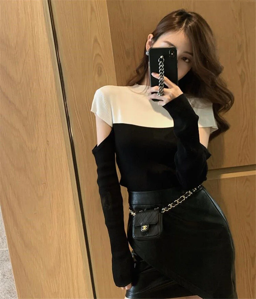

Design Sense Black And White Color Matching Off Shoulder New Slim Fit In Autumn Winter Long Sleeve Shirt T-shirt Women Tshirt