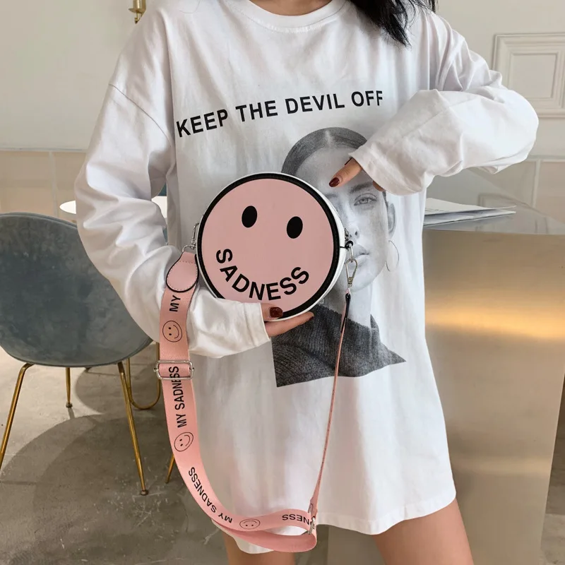 

Smiling face 100 women's bag cartoon wide shoulder belt new 2019 texture small round bag single shoulder slant