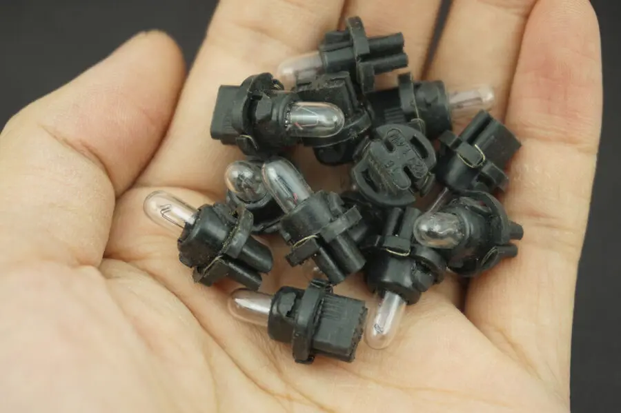 10PCS Universal Auto Car 12V 1.4W T5 instrument panel light bulbs & holder lamp holder lamp bulb holder lamp base