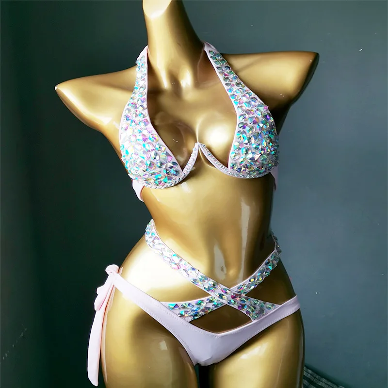 

New Luxury Fashion Bling Stone Two Piece Set Deep V Neck Halter Glitter Rhinestone Crop Top Empire Crystal Cross Bandage Shorts
