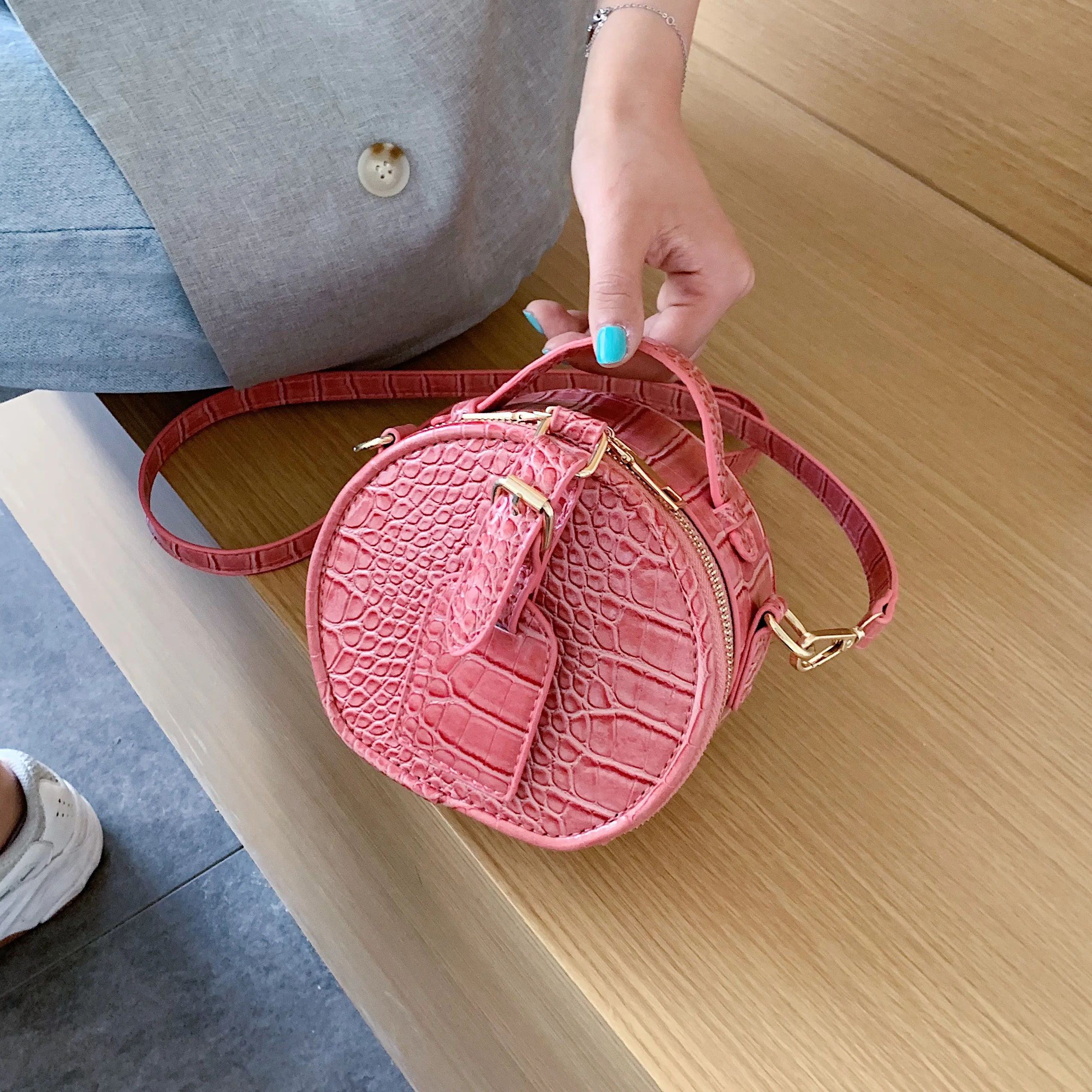 

Crocodile Pattern Round PU Leather Crossbody Bag Ladies Bag 2020 Mini Shoulder Bag Ladies Luxury Handbag