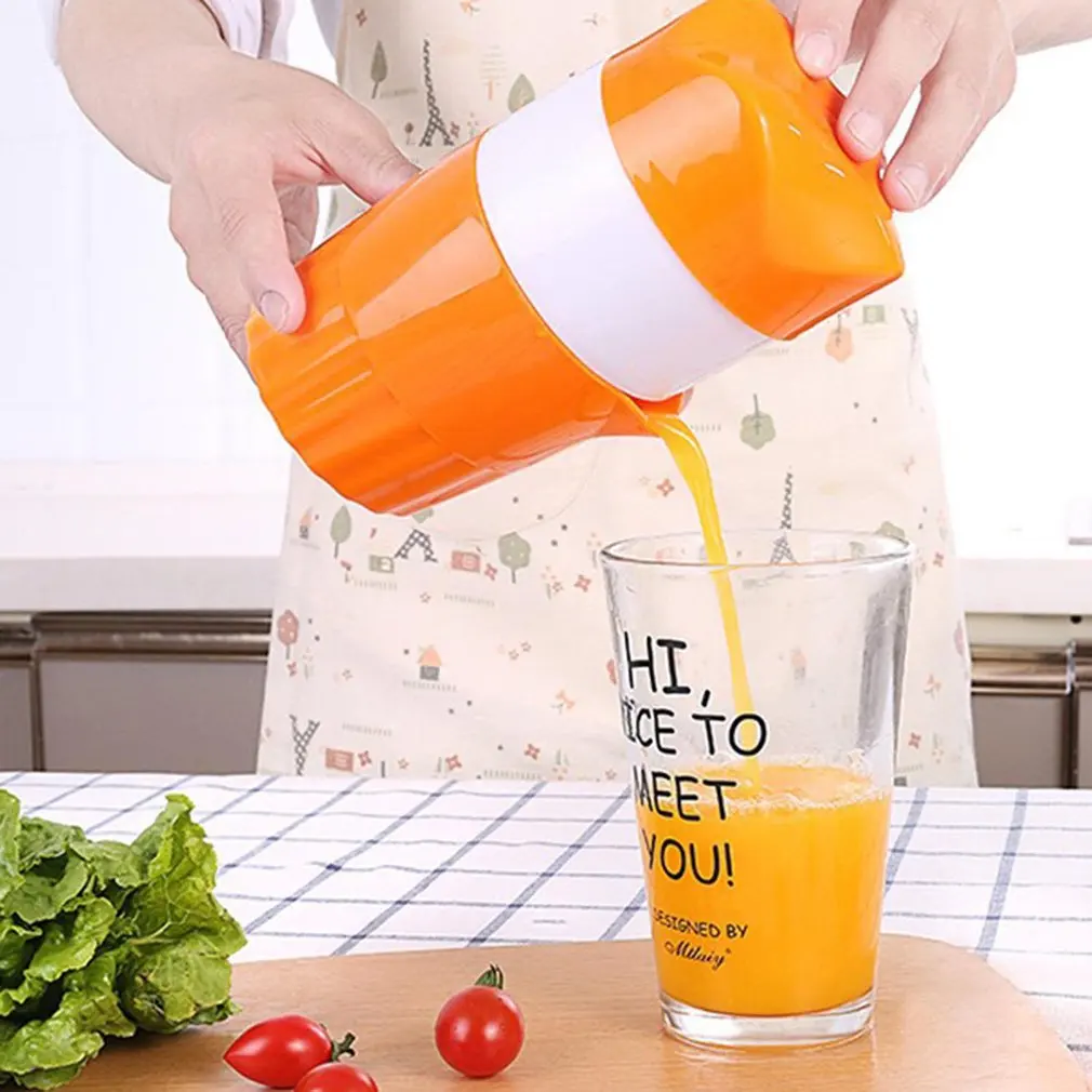 Plastic Hand Manual Juice Extractor Fruits Squeezer Orange Juicer Reamers Hand Press Travel Small Fruit Squeezer Machine