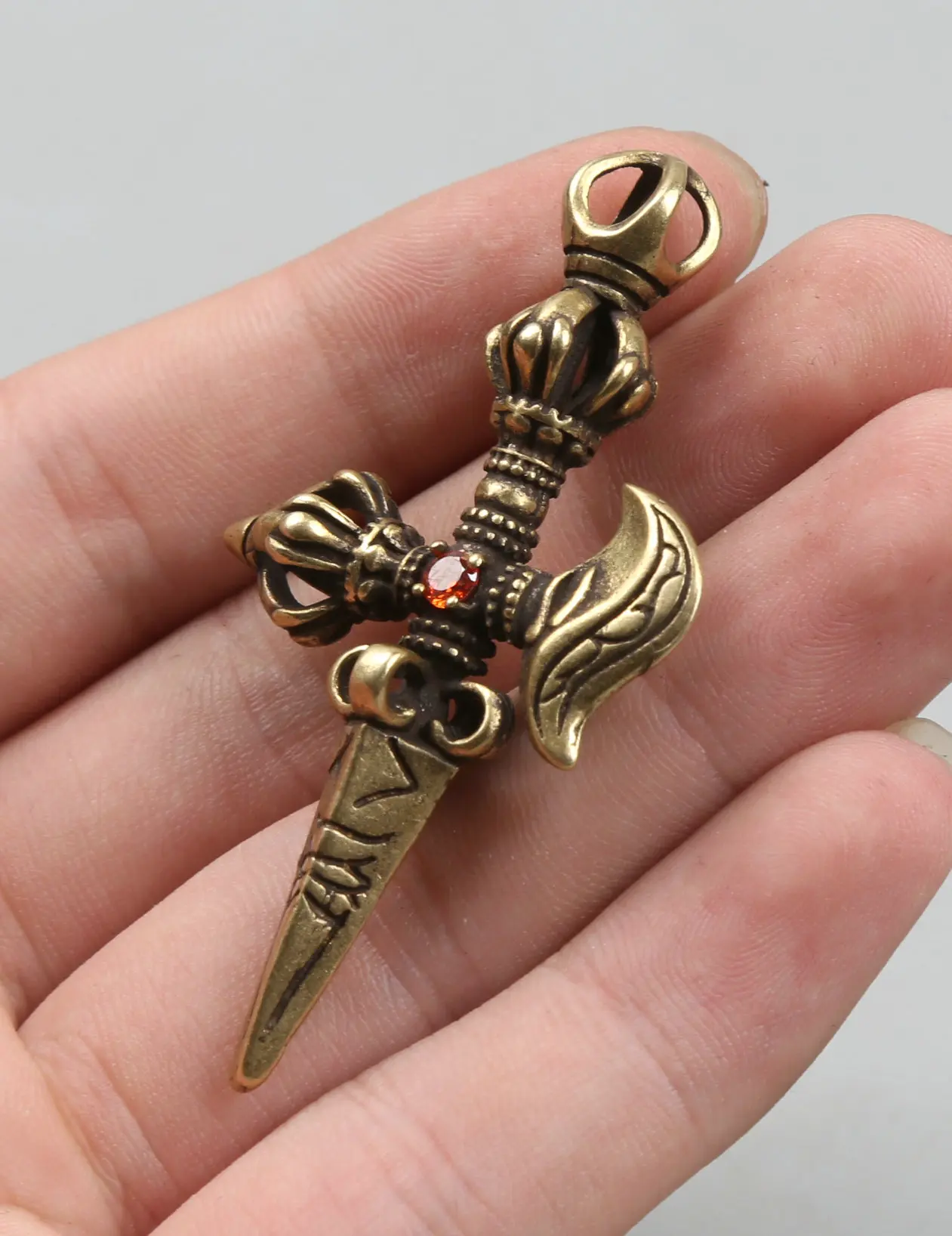 60 мм/2," Коллекционный курио Редкий китайский бронзовый держатель Phurba Dagger Crescent Ax Xiangmo-chu Jingang Chu Amulet кулон Статуэтка 13 г