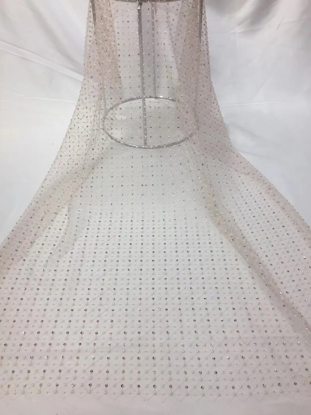 

(5 ярдов/шт.) элегантная и нежная африканская французская сетчатая кружевная ткань с блестками и тюлевыми бусинами, Тюлевое кружево для вечернего платья FZX004