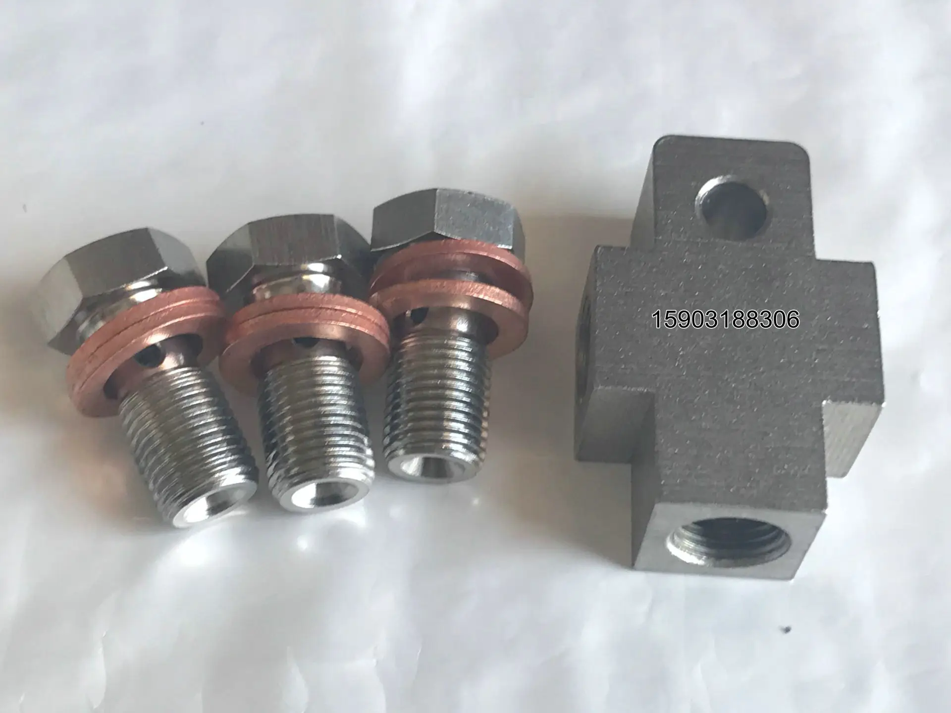 Adattatore per tubo flessibile freno AVT Adattatore per tubo idraulico per motocicletta a 3 vie Collegamento a T Adattatore per tubo flessibile di accoppiamento a T M10 Banjo Oil Link (blu
