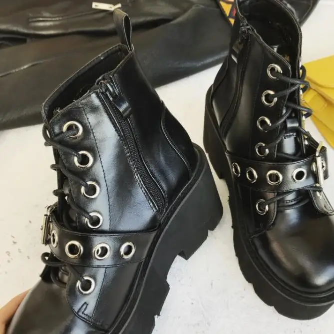 Женские армейские ботинки на платформе; обувь в стиле панк на высоком блочном каблуке; готические ботинки в Военном Стиле с заклепками и пряжкой; большие размеры 34-39