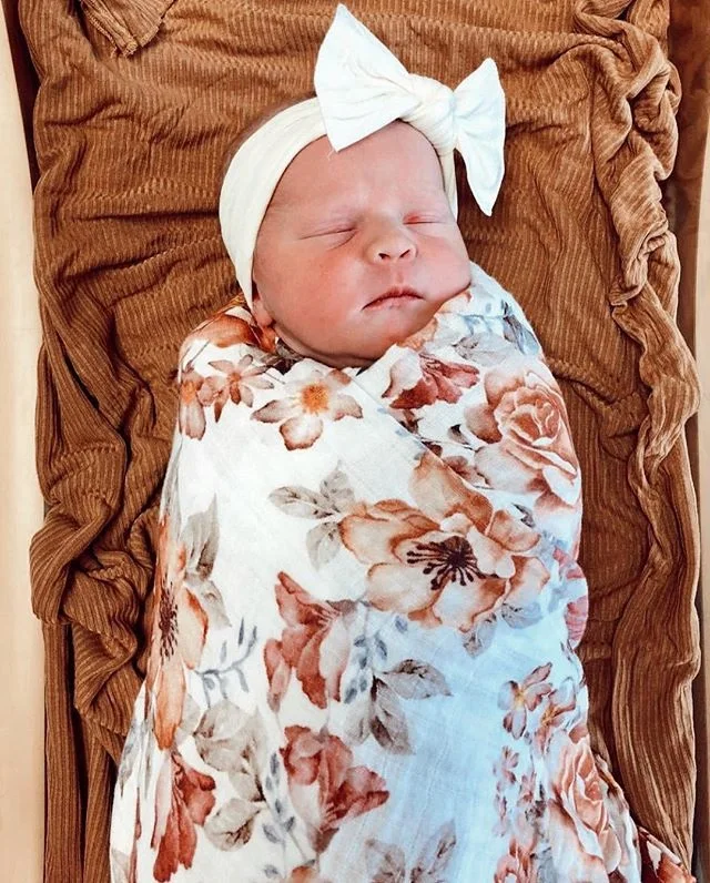 Детское одеяло для пеленания новорожденных с цветочным рисунком, муслиновое Пеленальное Одеяло для маленьких девочек Parisarc, спальный мешок, полотенце+ повязка на голову, комплект из 2 предметов