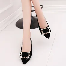 Модная женская обувь на плоской подошве; красивые женские водонепроницаемые мокасины из флока с металлическим украшением; сезон весна; модные женские туфли на плоской подошве с острым носком; женская повседневная обувь