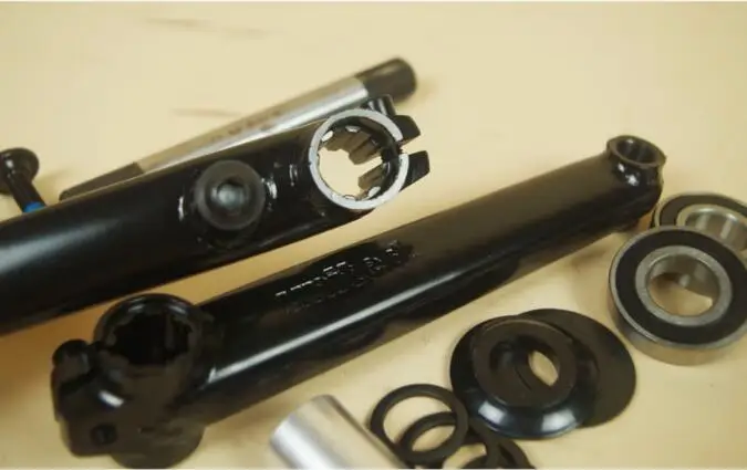 BMX ARESTIC 165アルミクランクセット ボトムブラケット付