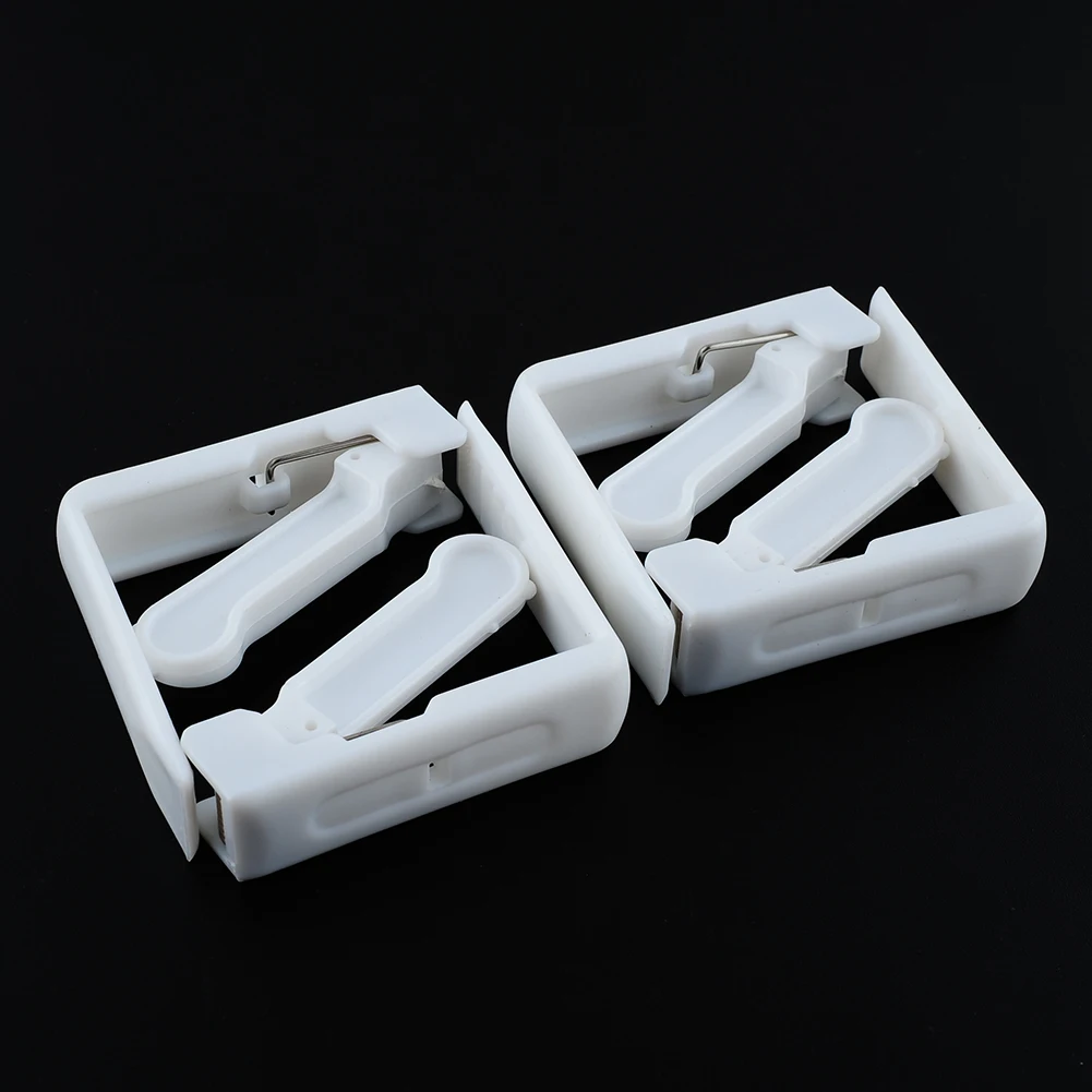 4pcs Tablecloth Holder PP 5.7cm*5.7cm*1.7cm Tablecloth Clamps Kitchenware Wedding Promenade Table Cover Kitchen Supplies White