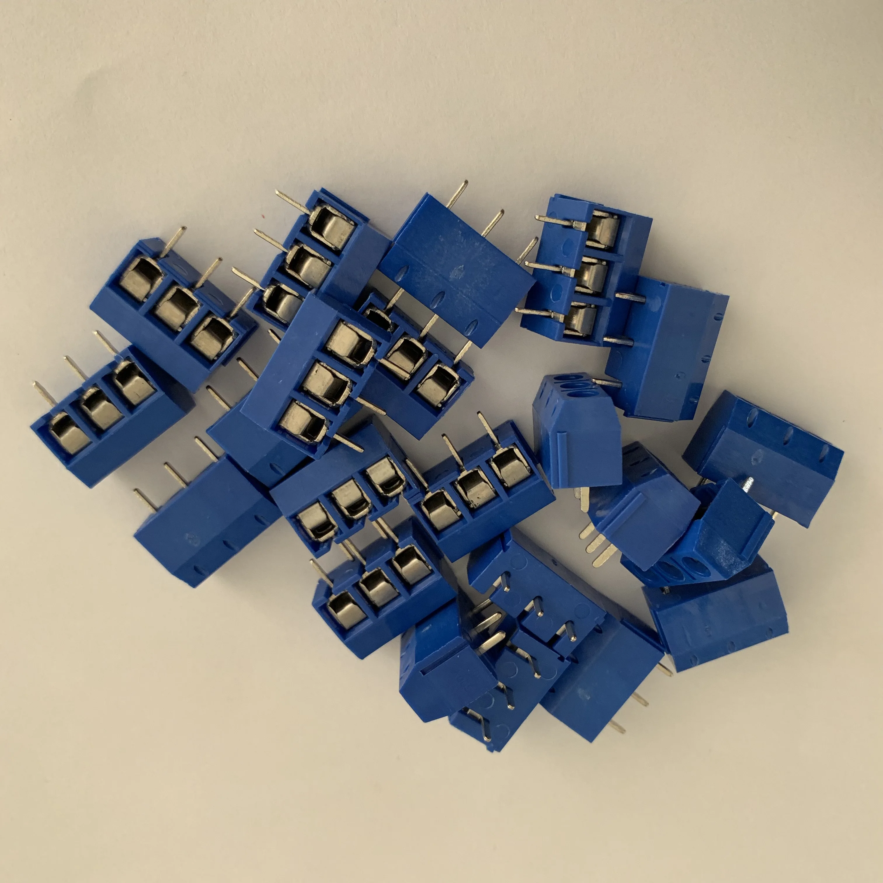 20 шт./лот KF301-3P сращивания, винтовой Тип PCB расстояние 5,0 терминал, терминал медный ног четыре цвета KF301 красный, зеленый, черный, синий