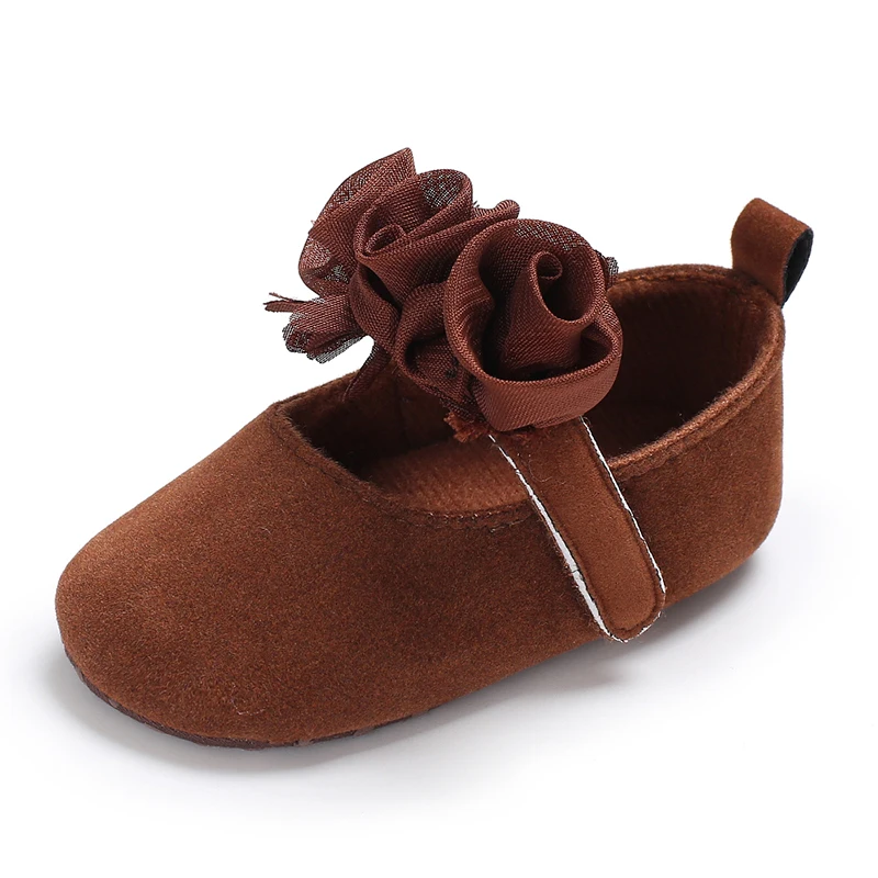 Детская обувь для новорожденных девочек; обувь для первых шагов; замшевая обувь принцессы с кружевом и цветами для малышей; обувь на мягкой нескользящей подошве; мокасины для малышей - Цвет: Коричневый