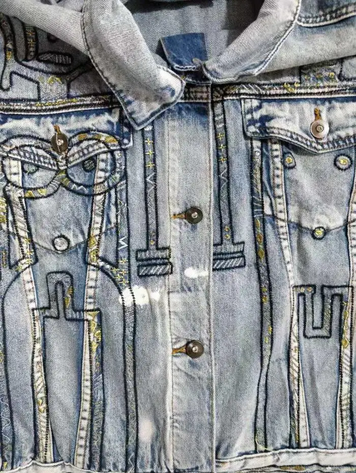 chaqueta de vaquero bordada en la moda d española