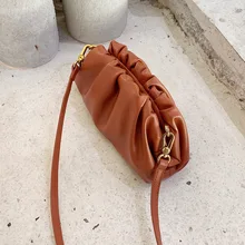 Дизайнерская маленькая французская сумка для пожилых женщин, новинка, магнитная пряжка, мягкая кожаная сумка с облаком, сумка на плечо, сумка-мессенджер клатч