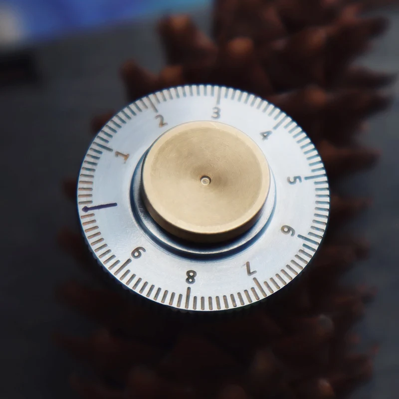 Tanie Nowe biurko antystresowe Fidget Spinner zabawki dla dorosłych skala Dial metalowa ręka Spinner żyroskopowy