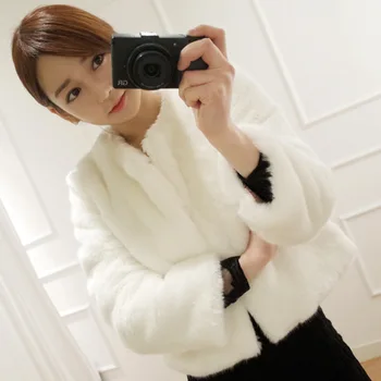 

A fur-like coat for ladies in autumn and winter