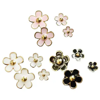 

4 Pcs/set Car Perfume Outlet Vent Clip Daisy Shape Vehicle Aromatherapy Clamp