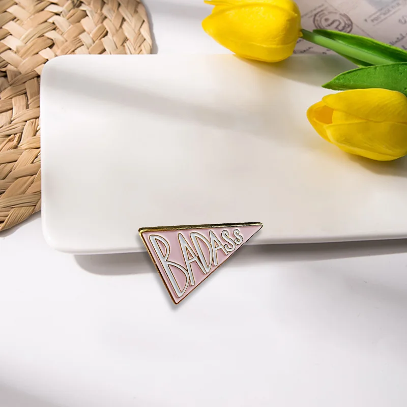 Rosa Badass harte Emaille Pin feministisches Geschenk – Detail 12