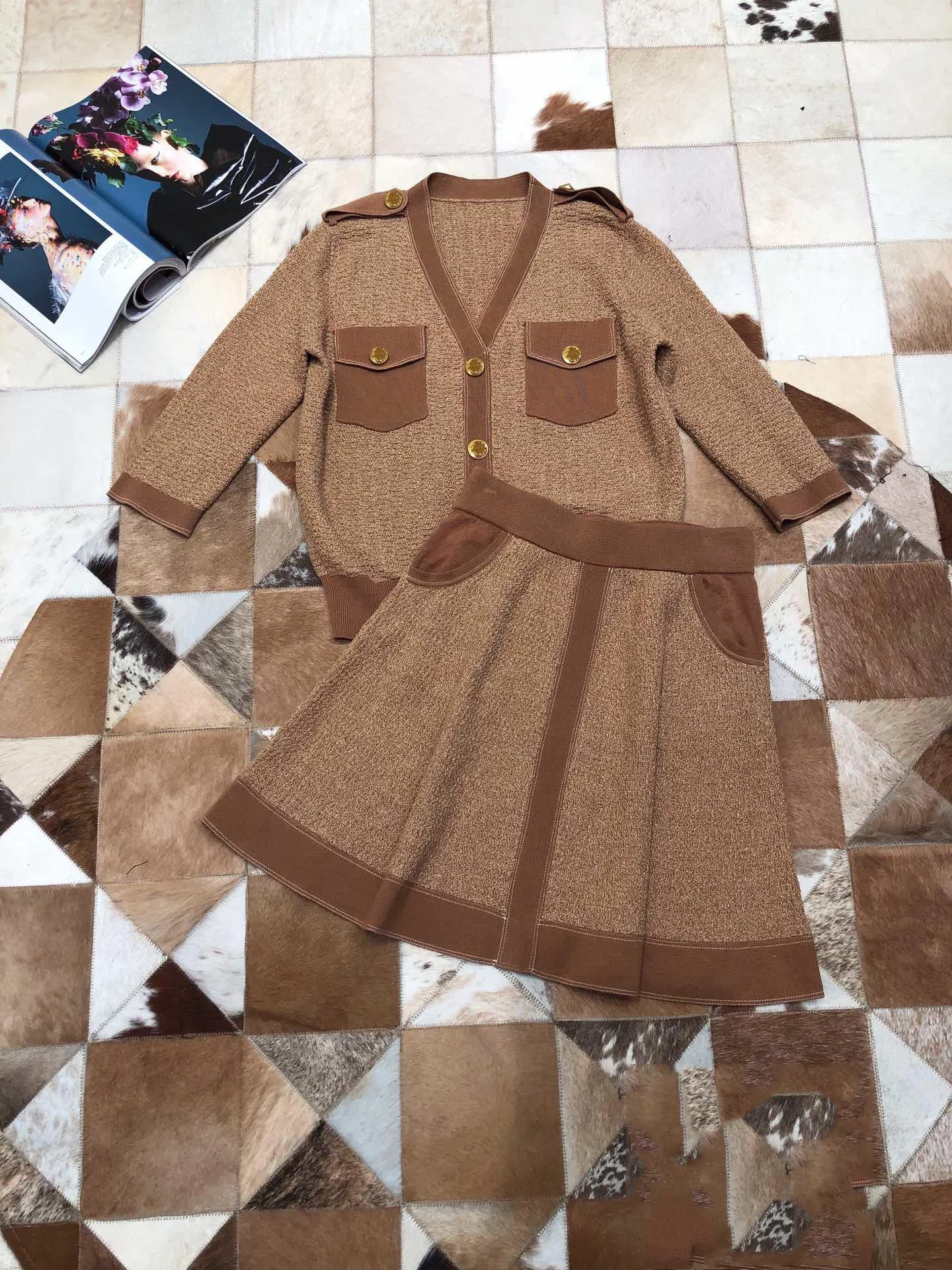 

2019 ladies fashion knit suit V-neck top + skirt 2 sets 0801